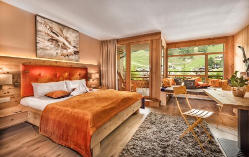1 king bed, 1 sofa bed