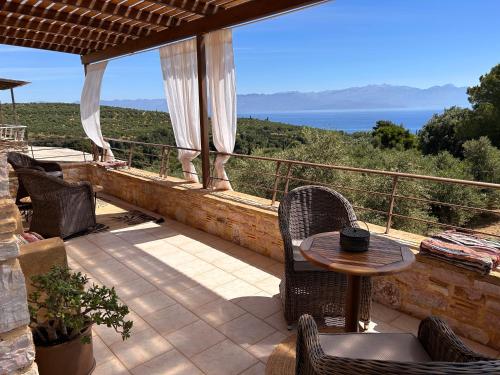 Peroulia Stone Villa Koroni - Grece, Peloponnese in Koroni Town Center