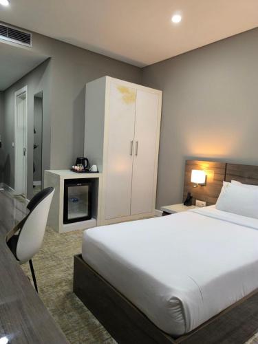 Single Room image 3