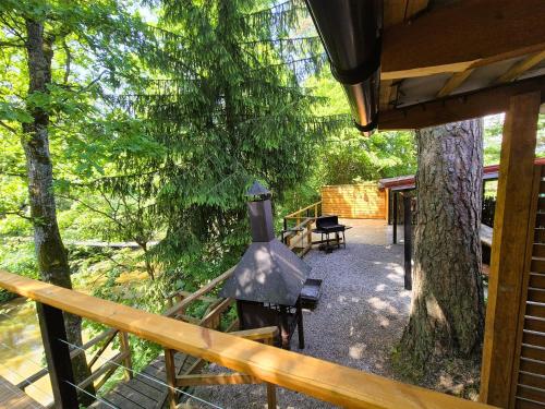 Iekārtas, Guest House Jugland with Private Sauna Hot Tub and River Access Near Riga in Tīnūži