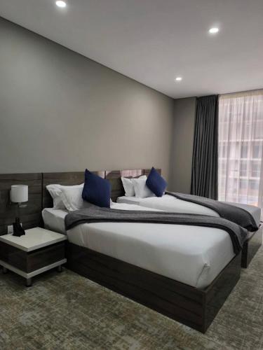Twin Room image 7