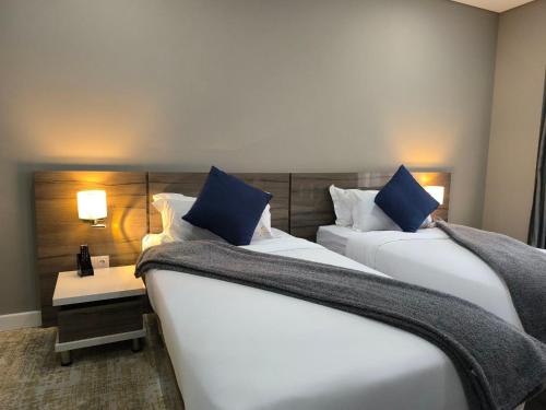 Twin Room image 4