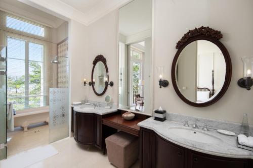 King Suite with Ocean View image 4