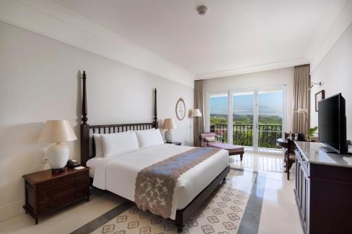 Deluxe King Room with Garden View image 7