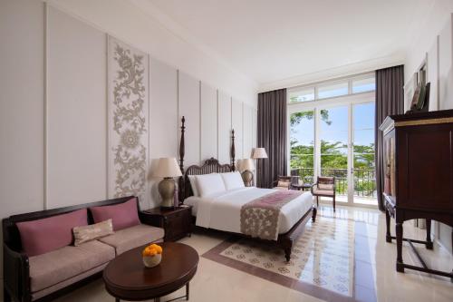 King Suite with Ocean View image 6