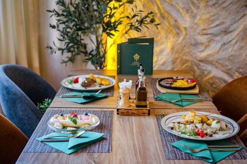 Étterem, Lux Apartmani Djordjevic Zlatibor in Jezero