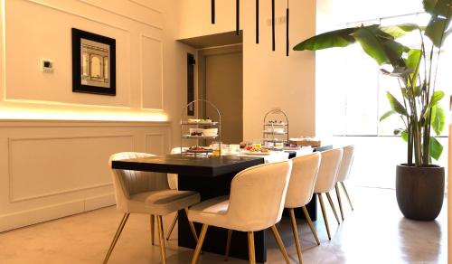 Palazzo Goldoni Condotti Collection - image 10