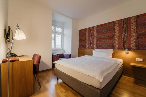 Gastehaus Auf dem Heiligen Berg B&B 556m von Wuppertal entfernt