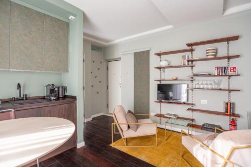 Chic Spanish Steps Retreat, Rome (photo 5)