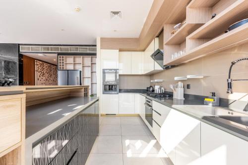 Exclusive Marina Stay - Posh 3BR with Stunning Views, Dubaj (zdjęcie 8)