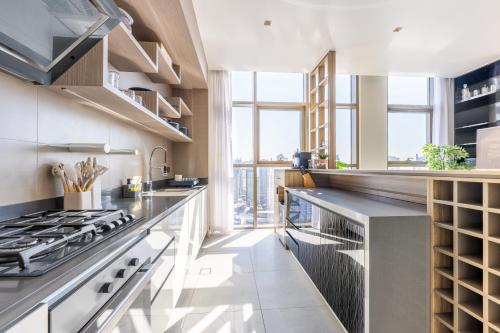 Exclusive Marina Stay - Posh 3BR with Stunning Views, Dubaj (zdjęcie 7)