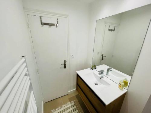 Two-Bedroom Apartment with Balcony image 10