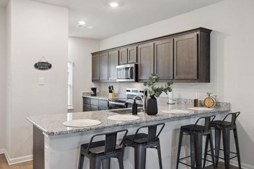 Lavida, Luxury 6BRM, Sleeps 16, Backyard, Dallas TX in Dallas, USA