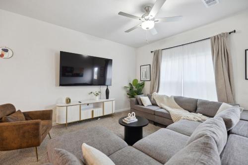 Lavida, Luxury 6BRM, Sleeps 16, Backyard, Dallas TX in Dallas, USA