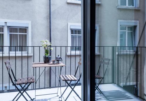 Studio C with Balcony image 7
