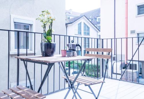 Studio B with Balcony image 6