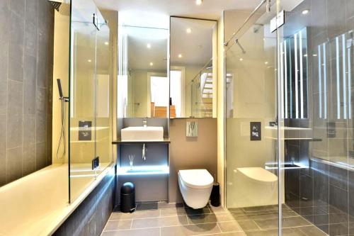 Bird's eye view - Luxury 2BDR Penthouse In Central London - image 10