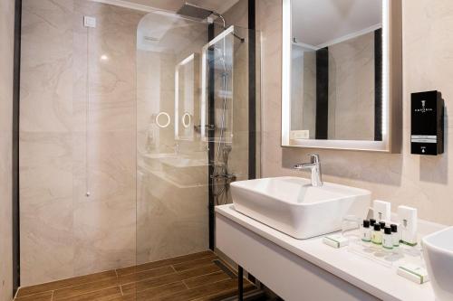Suite image 10