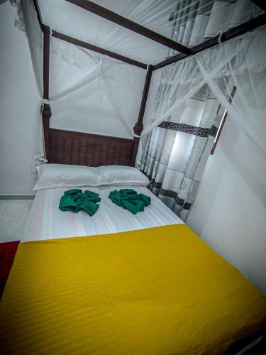 Two-Bedroom House image 4