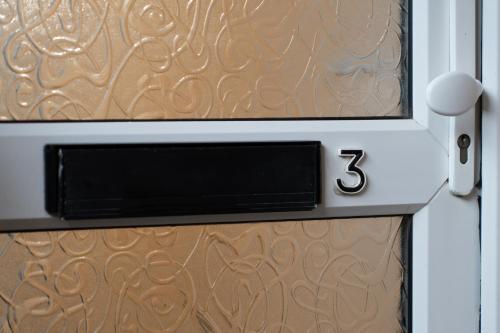 Open Mind Property - Cosy Apartment with 3 Beds - image 5