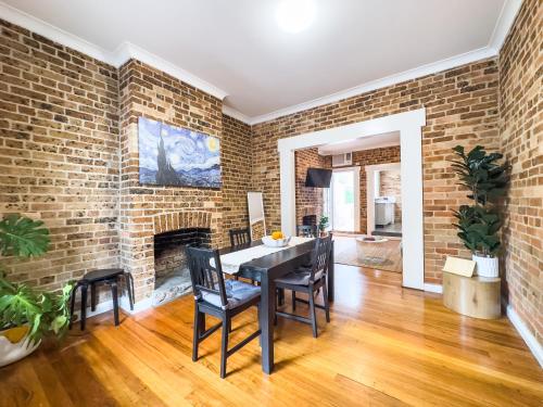 Serenity home in the heart of city in Glebe
