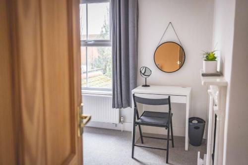 2BR Character Home Minutes from Windsor, Private Garden - By Tempstay, Windsor (fotografie 3)