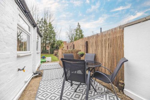 2BR Character Home Minutes from Windsor, Private Garden - By Tempstay, Windsor (fotografie 6)