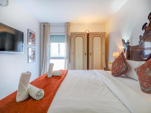 One-Bedroom Apartment image 5