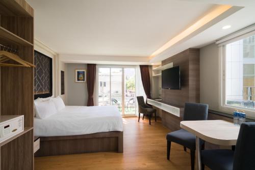 room detail thumbnail 0