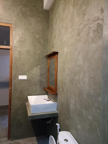 Double Room with Balcony image 9