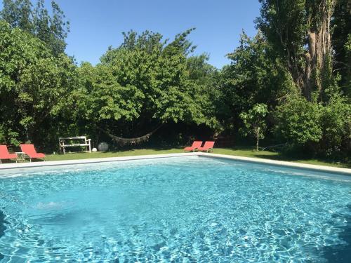 Mas en pierres 17 couchages avec piscine et jardin in Sk