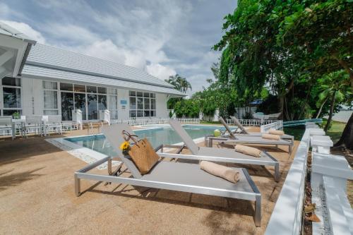 4 BR Entire Beachfront Villa, Seaside Bliss Villa Rawai - 발코니/테라스