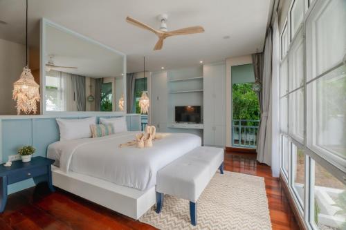 4 BR Entire Beachfront Villa, Seaside Bliss Villa Rawai