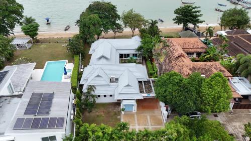 4 BR Entire Beachfront Villa, Seaside Bliss Villa Rawai - 숙소 외관