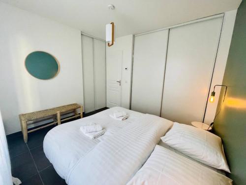 One-Bedroom Apartment with Terrace image 10