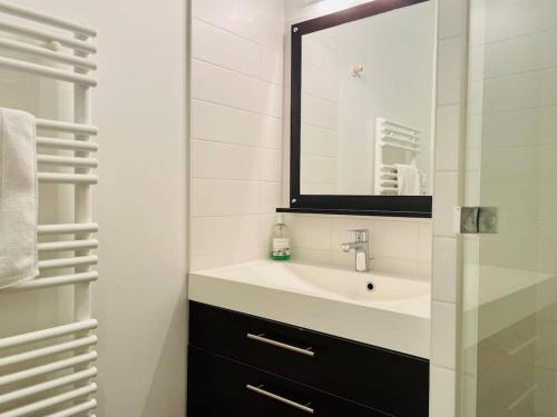 One-Bedroom Apartment with Terrace image 6