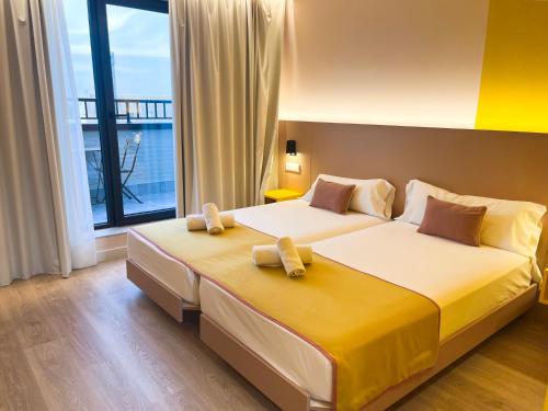 2 twin beds