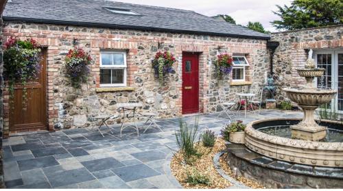 Oak field Cottages Belfast open plan studio stunning & tranquil in Magheralave