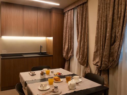 One-Bedroom Apartment image 4