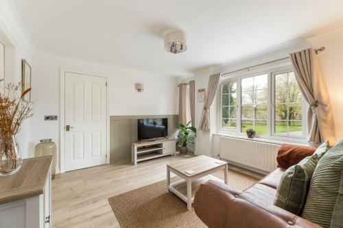 Jagatud salong / TV-ala, Central Malham Wellbeing Escape, 5-bed house with yoga studio in Malham