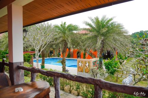 周邊環境, 喬姆維蘭塔水上樂園度假村 (Chomview Lanta Water Park Resort ) in 蘭塔島