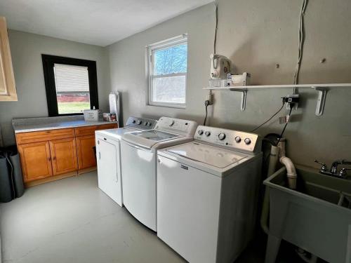 Just like home w Pool & Pool table in มิลฟอร์ด (OH)