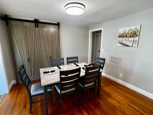 Just like home w Pool & Pool table in มิลฟอร์ด (OH)