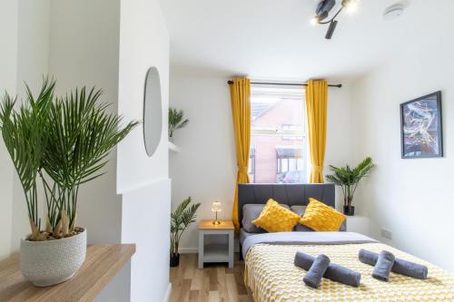 Open Mind Property - Luxury 5 Beds & Free Parking - image 5