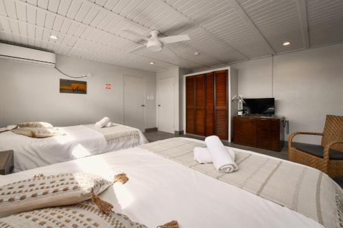 Deluxe Quadruple Room image 10