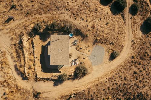Infinity & Beyond Luxury Retreat Winfinity Pool in Pioneertown, USA