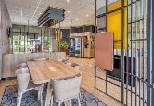 Facilities, B&B Hotel Bordeaux Centre Gare Saint-Jean near Sacre Coeur Church
