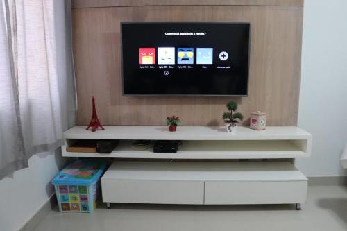 CONFORTO IMBATIVEL - 25 metros do MAR - 2 Quartos com AR CONDICIONADOS SPLIT Air Fryer WI-FI Disney Plus Star Plus HBO Max Cadeiras de Praia e Caixa Térmica - 8 pessoas com Muito Conforto - Melhor Localização! - image 5