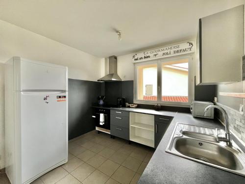 Charmant logement avec parking à 25 min de Lyon (Charmant logement avec parking a 25 min de Lyon) in Chaponnay