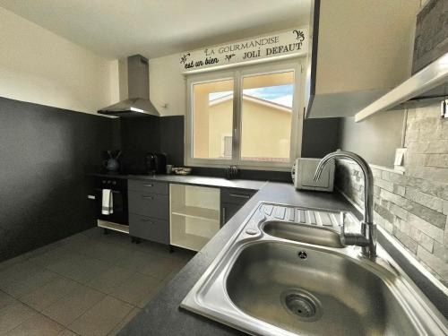 Charmant logement avec parking à 25 min de Lyon (Charmant logement avec parking a 25 min de Lyon) in Chaponnay